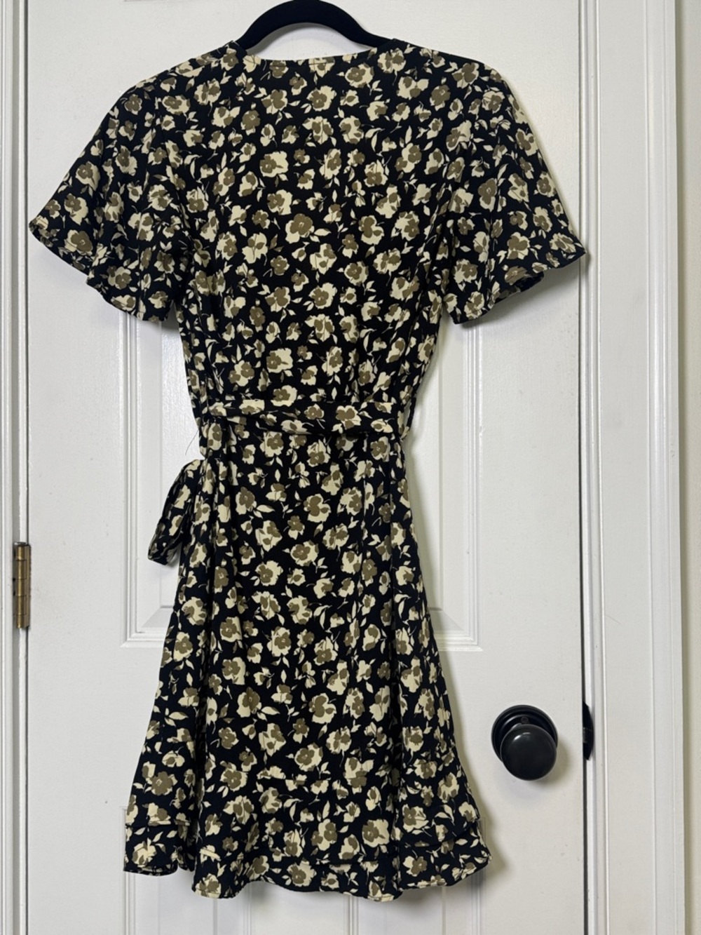 Sadie & Sage Anthro Faux Wrap Floral Mini Dress Taupe Black Boho M - Picture 6 of 7